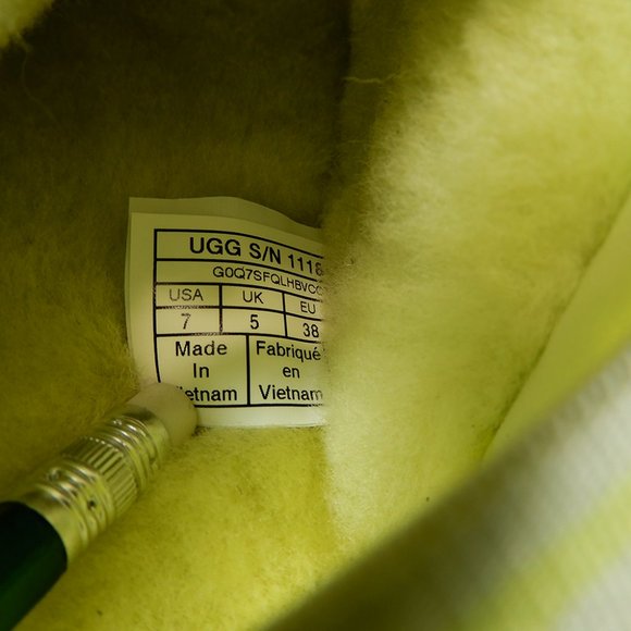 UGG Fluff Yeah Poppy Slide Platform SLIPPERS Size 7 38 Pollen Lime Yellow NEW - Picture 6 of 10